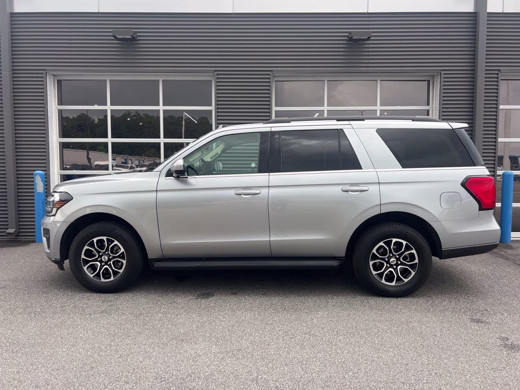 2024 Iconic Silver Metallic Ford Expedition XLT 4X4 SUV