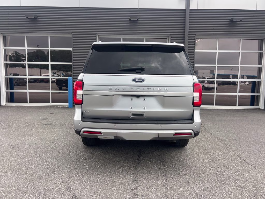 2024 Iconic Silver Metallic Ford Expedition XLT 4X4 SUV