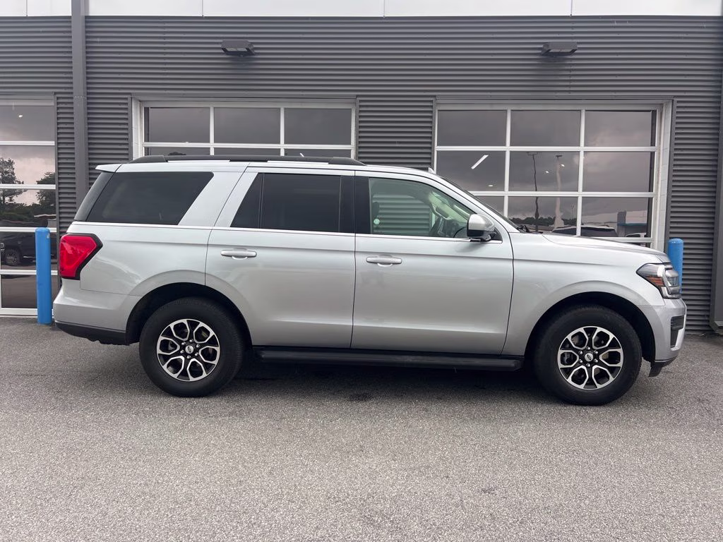 2024 Iconic Silver Metallic Ford Expedition XLT 4X4 SUV