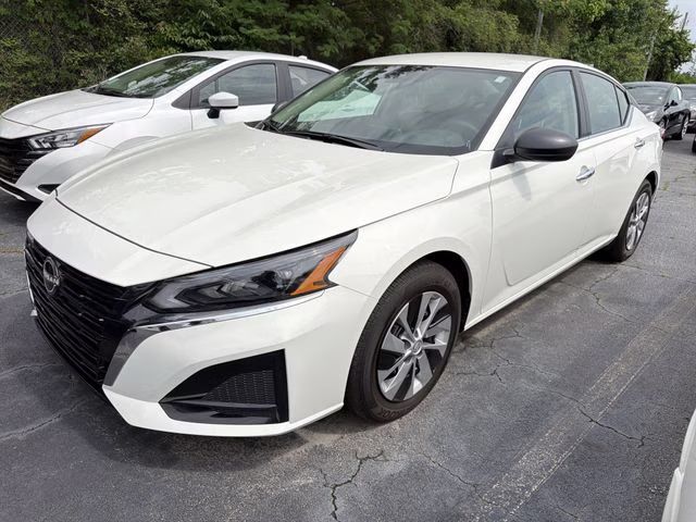 2025 Glacier White Nissan Altima 2.5 S FWD Sedan