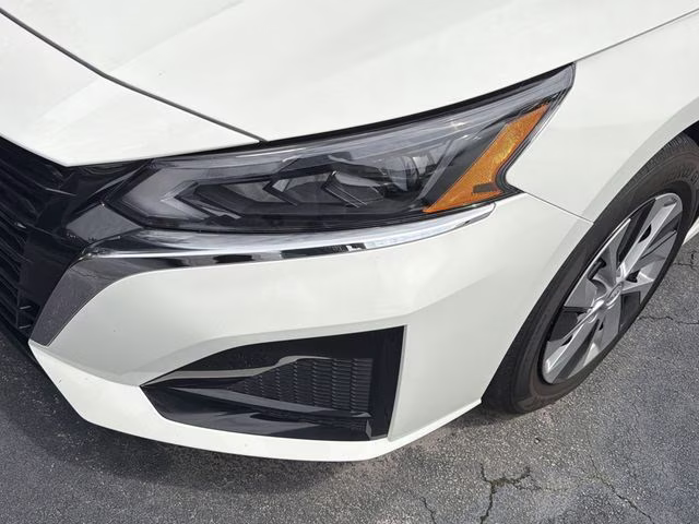2025 Glacier White Nissan Altima 2.5 S FWD Sedan