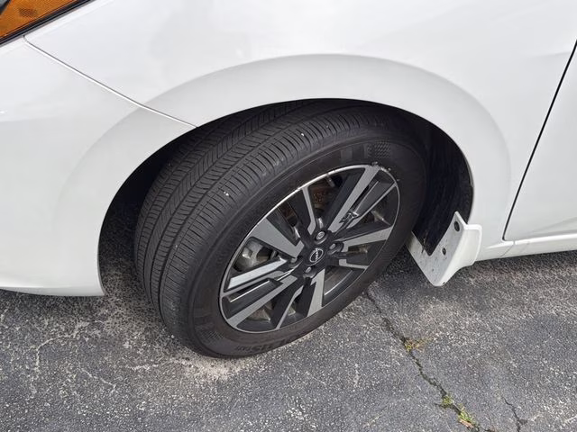 2025 Aspen White Tricoat Nissan Versa 1.6 SV FWD Sedan