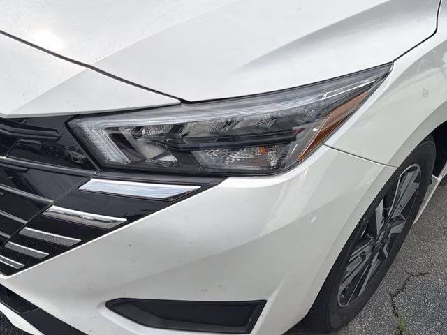 2025 Aspen White Tricoat Nissan Versa 1.6 SV FWD Sedan