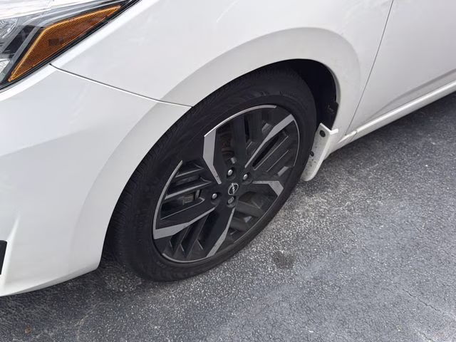 2025 Aspen White Tricoat Nissan Versa 1.6 SR FWD Sedan