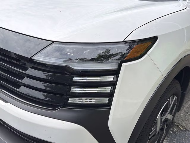 2026 Aspen White Tricoat Nissan Kicks SV FWD SUV