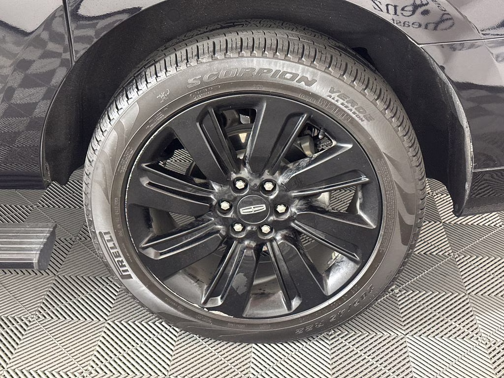 2024 Infinite Black Metallic Clearcoat Lincoln Navigator L Reserve 4X4 SUV