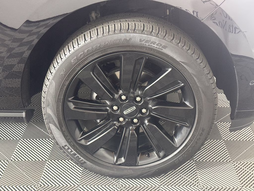 2024 Infinite Black Metallic Clearcoat Lincoln Navigator L Reserve 4X4 SUV