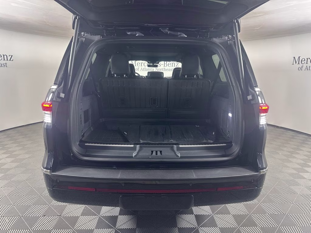 2024 Infinite Black Metallic Clearcoat Lincoln Navigator L Reserve 4X4 SUV
