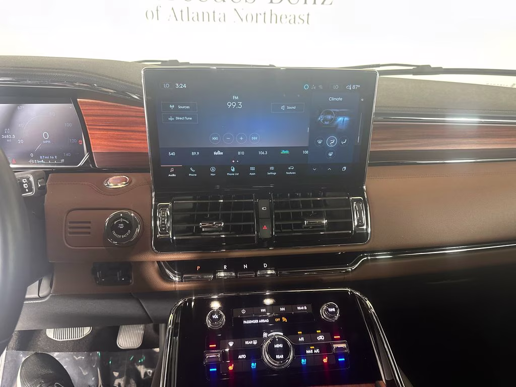 2024 Infinite Black Metallic Clearcoat Lincoln Navigator L Reserve 4X4 SUV