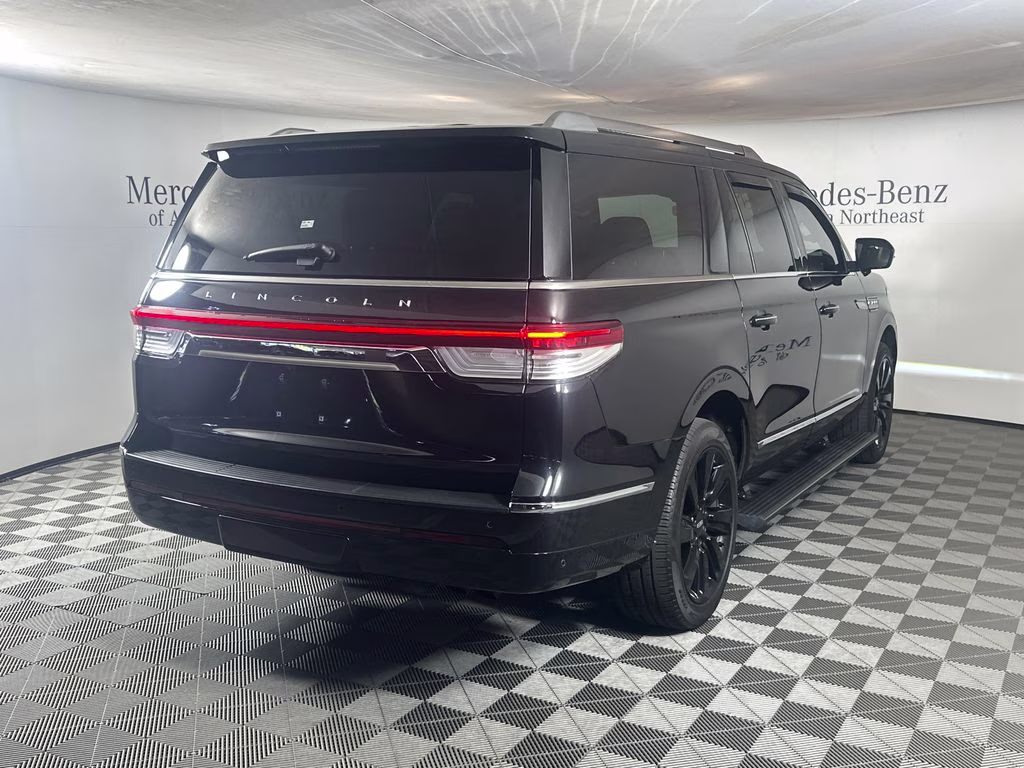 2024 Infinite Black Metallic Clearcoat Lincoln Navigator L Reserve 4X4 SUV