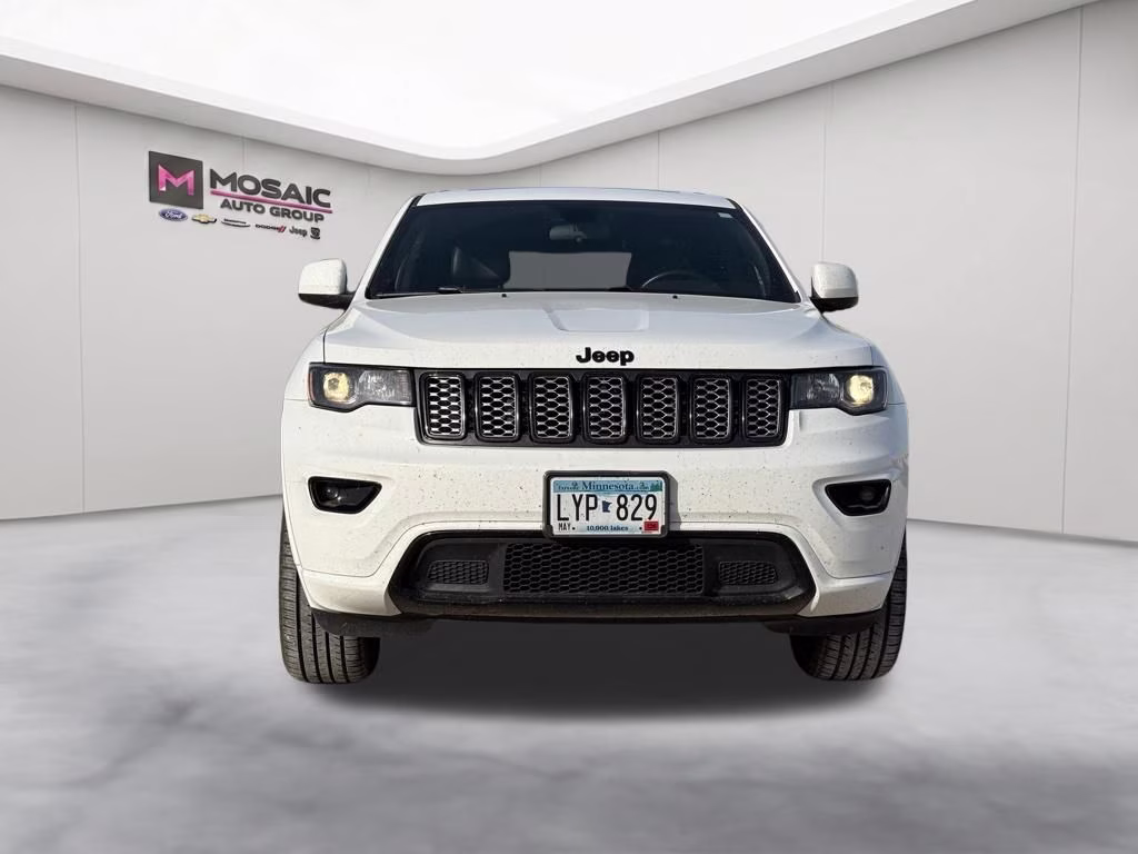 2021 Bright White Clearcoat Jeep Grand Cherokee Laredo X 4X4 SUV