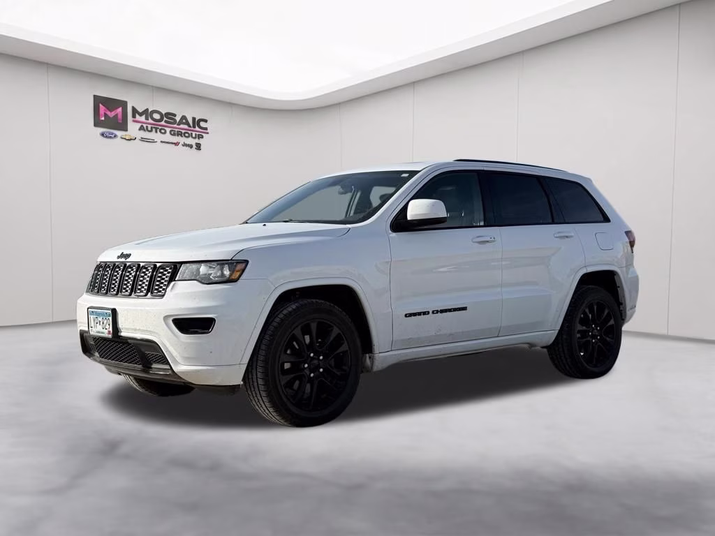 2021 Bright White Clearcoat Jeep Grand Cherokee Laredo X 4X4 SUV