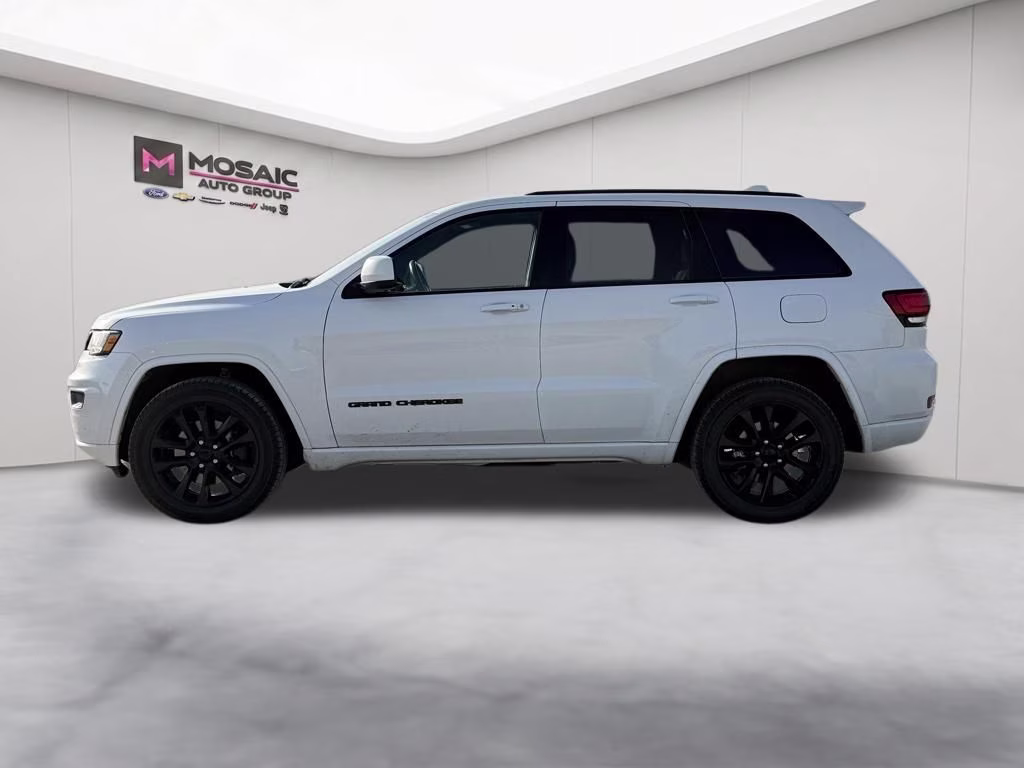 2021 Bright White Clearcoat Jeep Grand Cherokee Laredo X 4X4 SUV