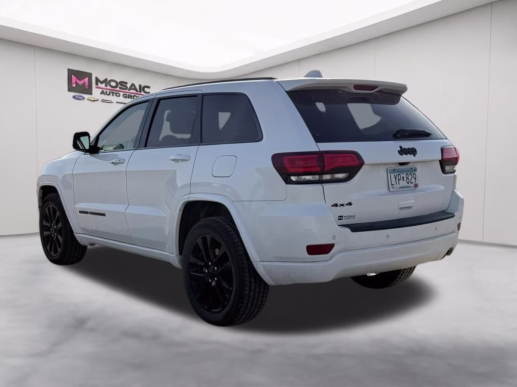 2021 Bright White Clearcoat Jeep Grand Cherokee Laredo X 4X4 SUV