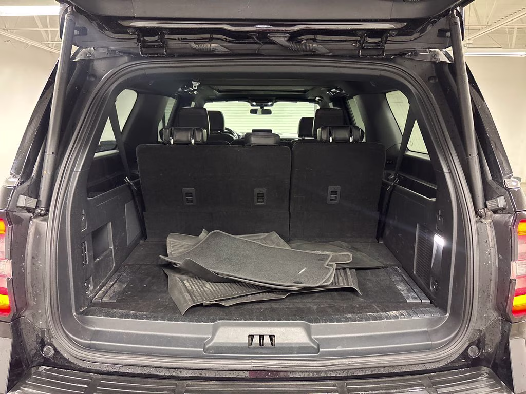 2023 Black Metallic Ford Expedition Max Platinum RWD SUV