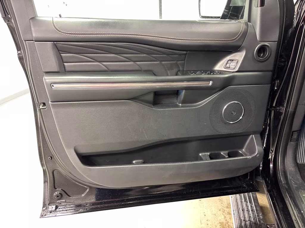 2023 Black Metallic Ford Expedition Max Platinum RWD SUV