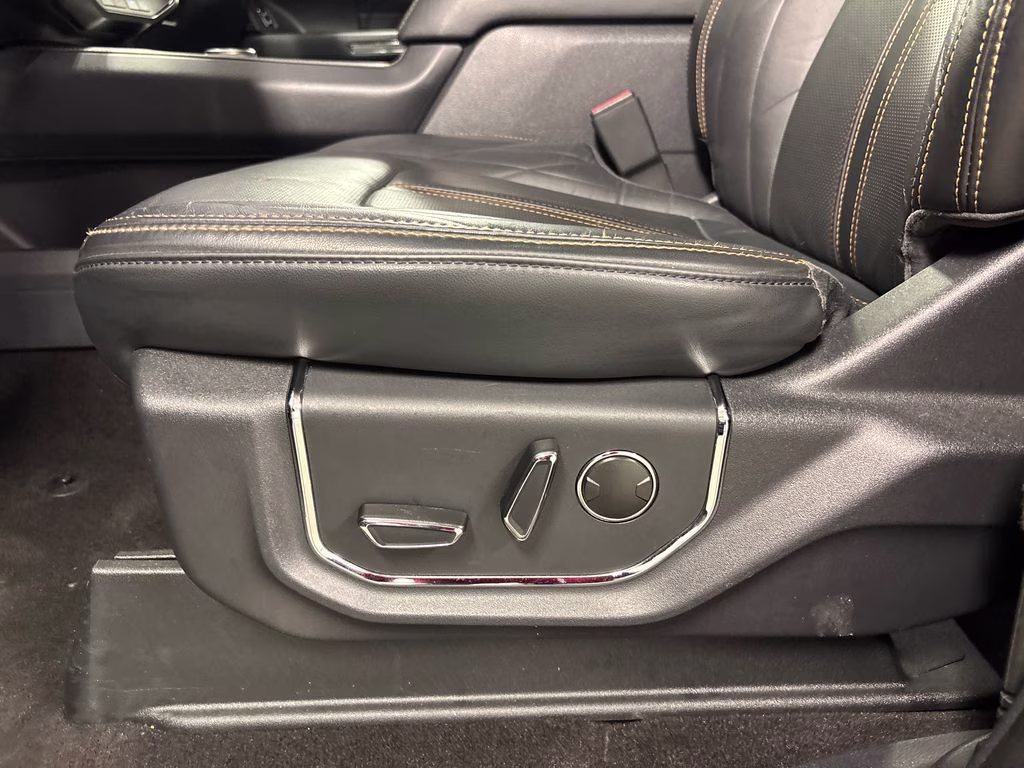 2023 Black Metallic Ford Expedition Max Platinum RWD SUV