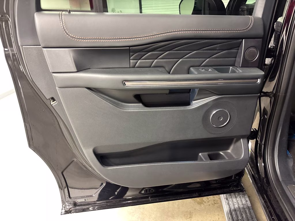2023 Black Metallic Ford Expedition Max Platinum RWD SUV