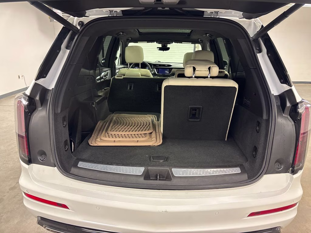 2020 Crystal White Tricoat Cadillac XT6 Sport AWD SUV