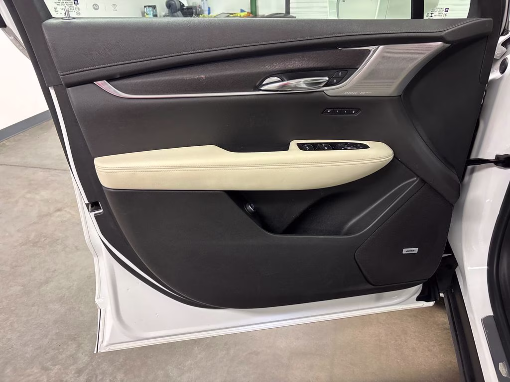 2020 Crystal White Tricoat Cadillac XT6 Sport AWD SUV