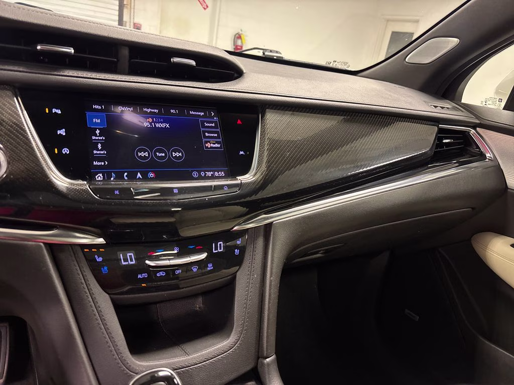 2020 Crystal White Tricoat Cadillac XT6 Sport AWD SUV