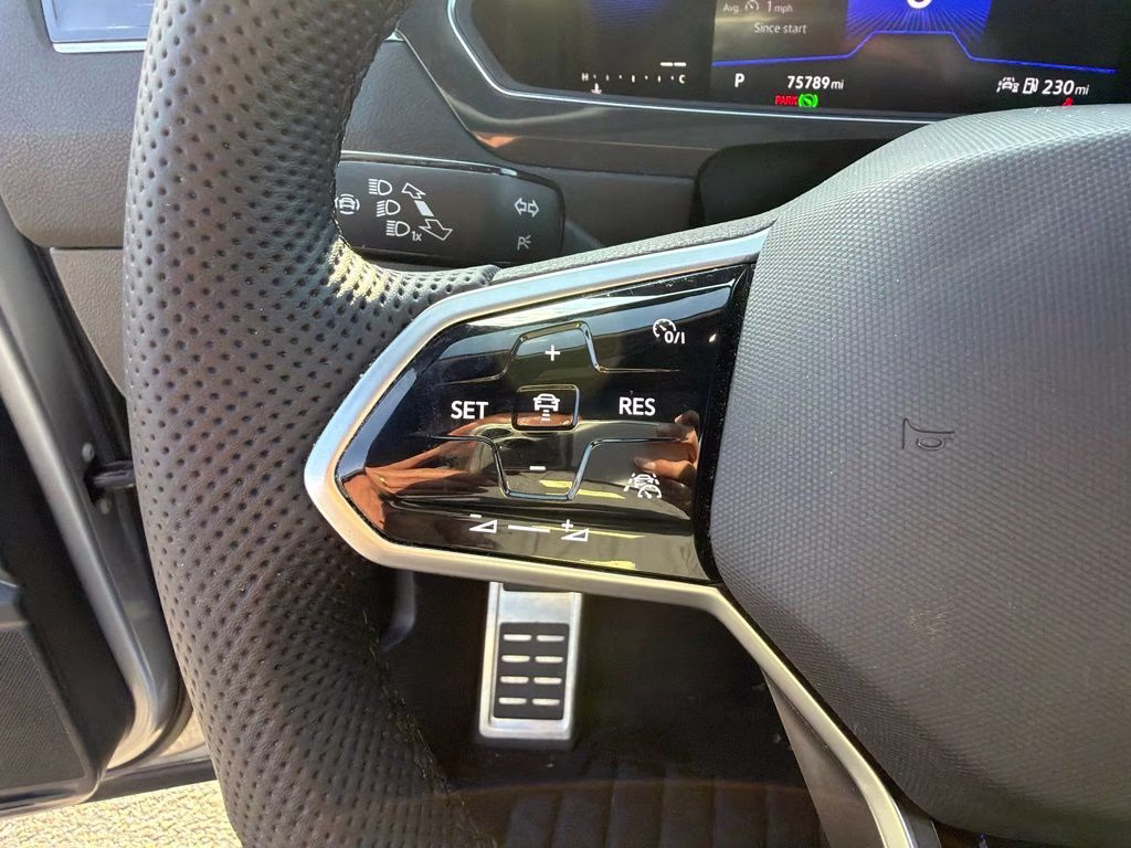 2022 Pyrite Silver Metallic Volkswagen Tiguan 2.0T SE R-Line Black FWD SUV