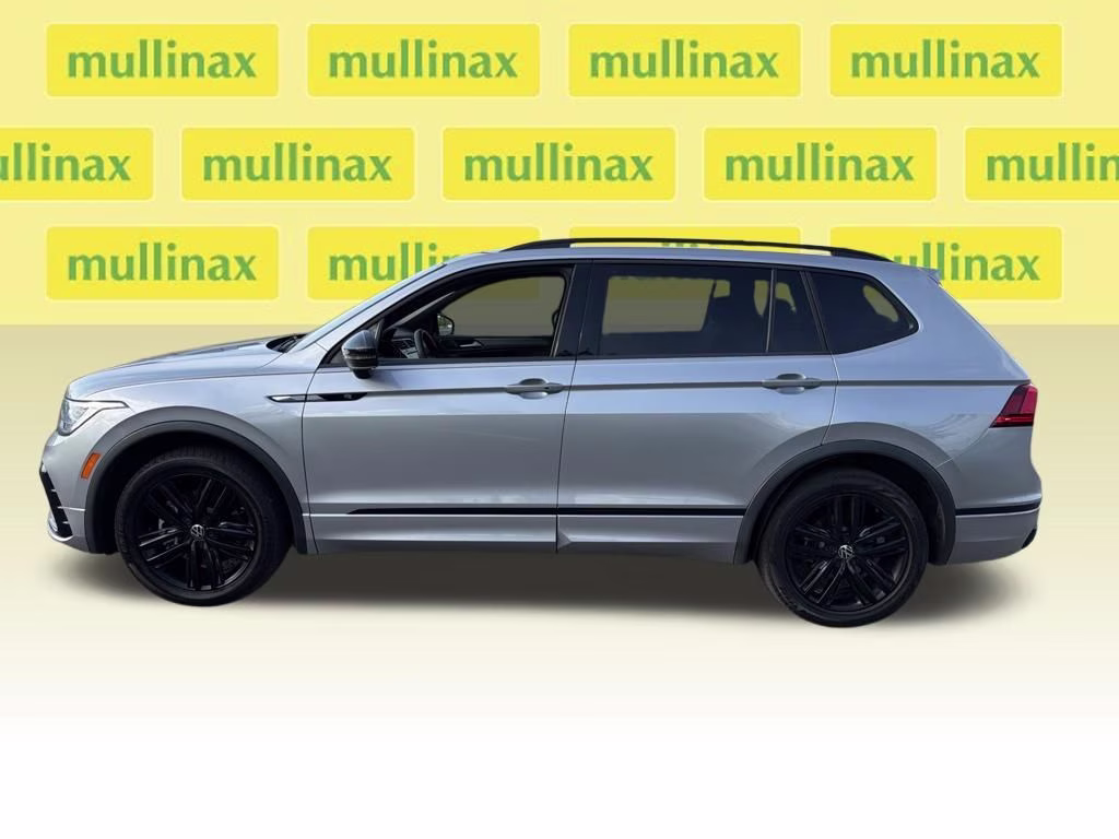 2022 Pyrite Silver Metallic Volkswagen Tiguan 2.0T SE R-Line Black FWD SUV