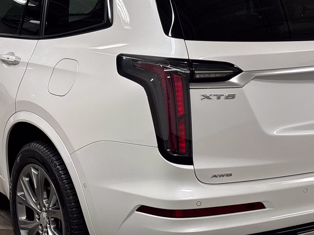 2020 Crystal White Tricoat Cadillac XT6 Sport AWD SUV