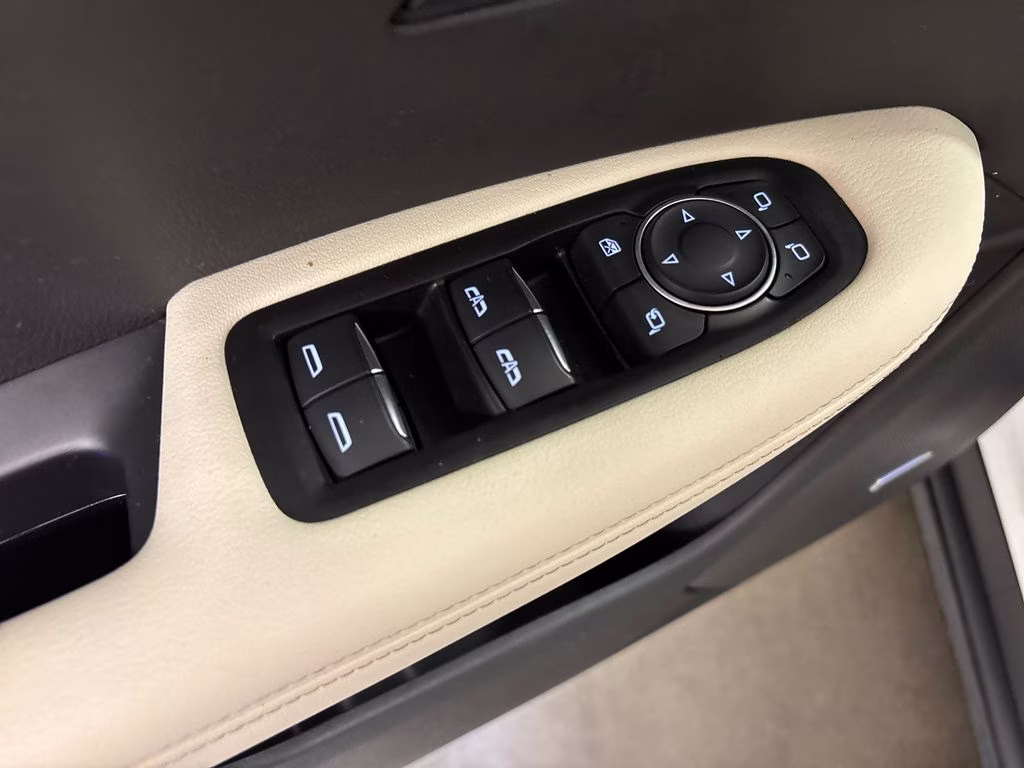 2020 Crystal White Tricoat Cadillac XT6 Sport AWD SUV
