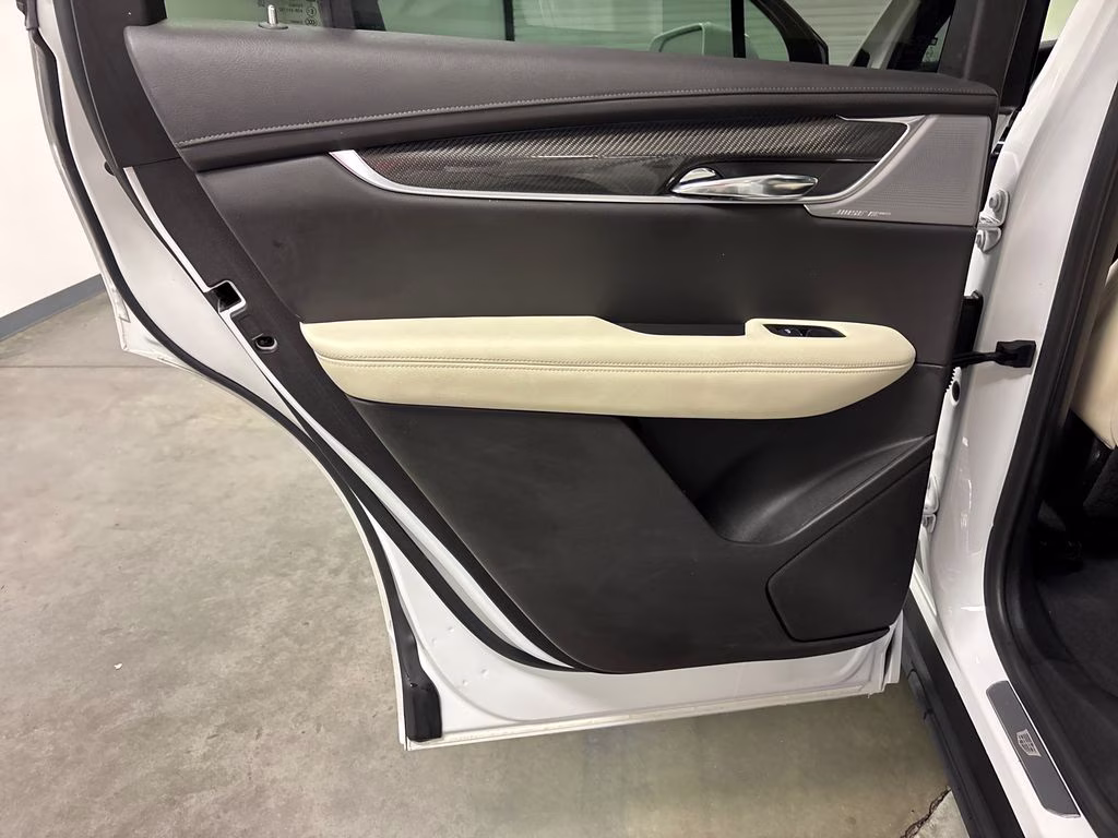 2020 Crystal White Tricoat Cadillac XT6 Sport AWD SUV