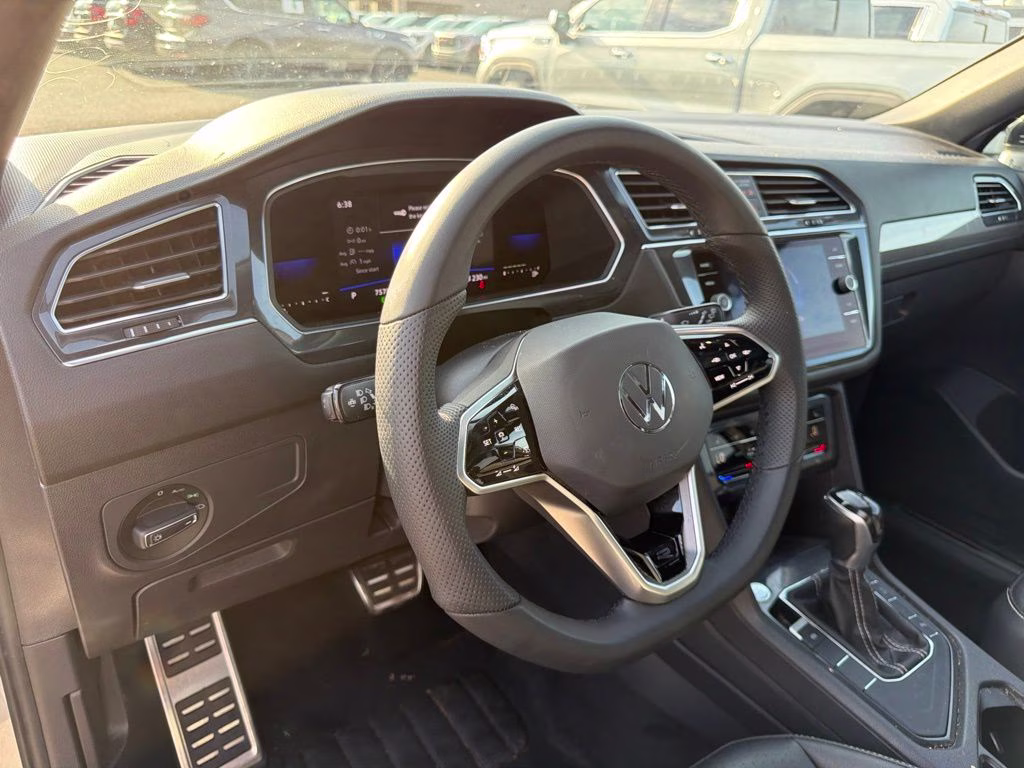 2022 Pyrite Silver Metallic Volkswagen Tiguan 2.0T SE R-Line Black FWD SUV
