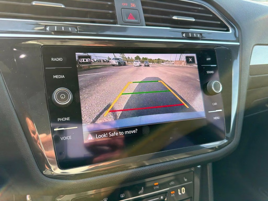 2022 Pyrite Silver Metallic Volkswagen Tiguan 2.0T SE R-Line Black FWD SUV