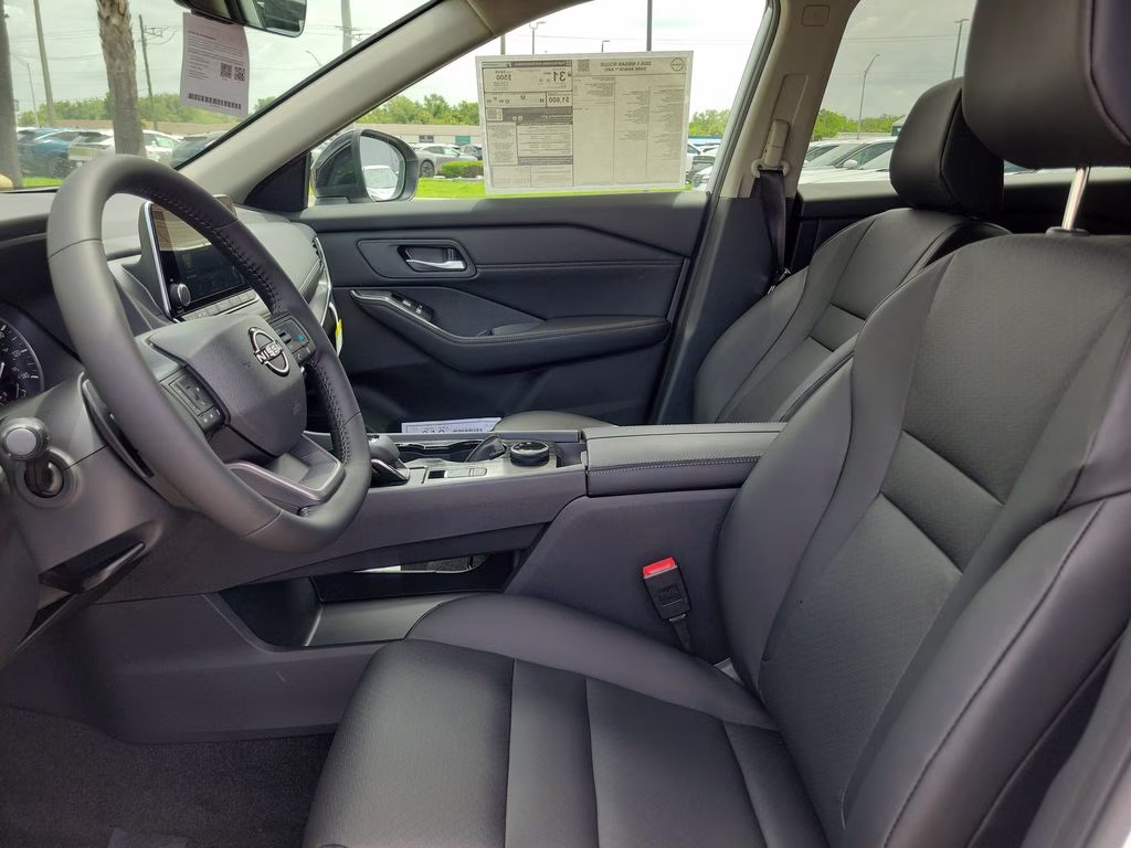 2026 Everest White Pearl Tricoat Nissan Rogue Dark Armor AWD SUV