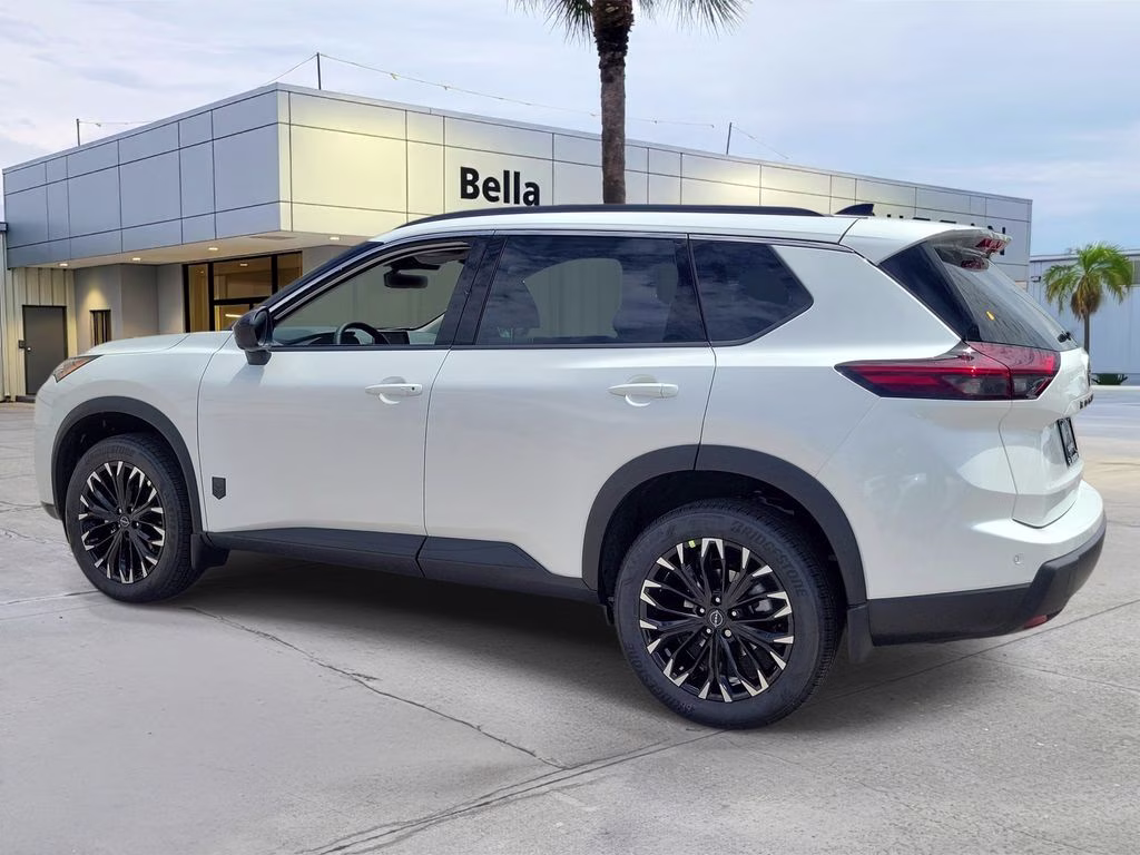2026 Everest White Pearl Tricoat Nissan Rogue Dark Armor AWD SUV