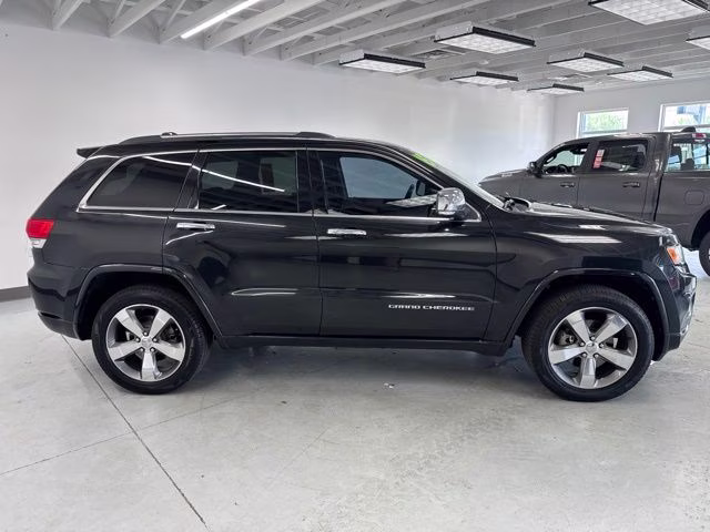 2015 Brilliant Black Crystal Pearlcoat Jeep Grand Cherokee Overland 4X4 SUV