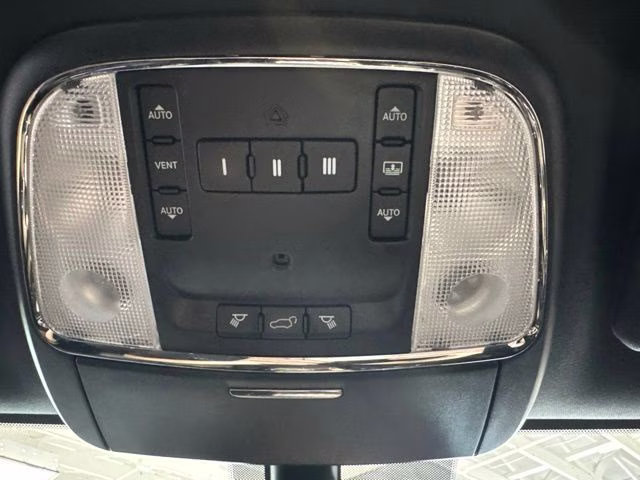 2015 Brilliant Black Crystal Pearlcoat Jeep Grand Cherokee Overland 4X4 SUV