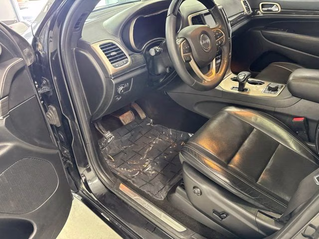 2015 Brilliant Black Crystal Pearlcoat Jeep Grand Cherokee Overland 4X4 SUV