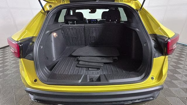 2024 Nitro Yellow Metallic Chevrolet Trax 1RS FWD SUV