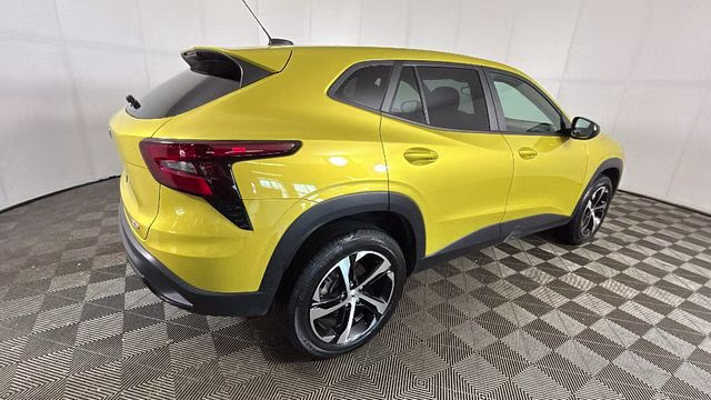 2024 Nitro Yellow Metallic Chevrolet Trax 1RS FWD SUV