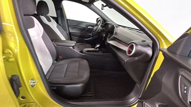 2024 Nitro Yellow Metallic Chevrolet Trax 1RS FWD SUV