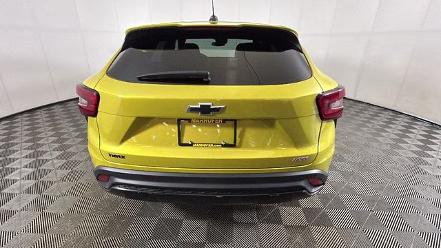 2024 Nitro Yellow Metallic Chevrolet Trax 1RS FWD SUV