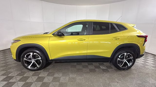 2024 Nitro Yellow Metallic Chevrolet Trax 1RS FWD SUV