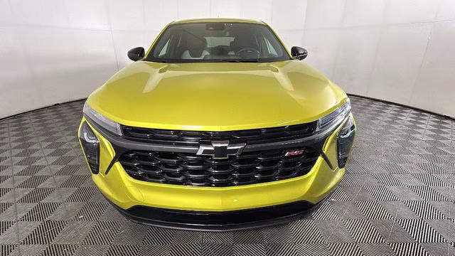 2024 Nitro Yellow Metallic Chevrolet Trax 1RS FWD SUV