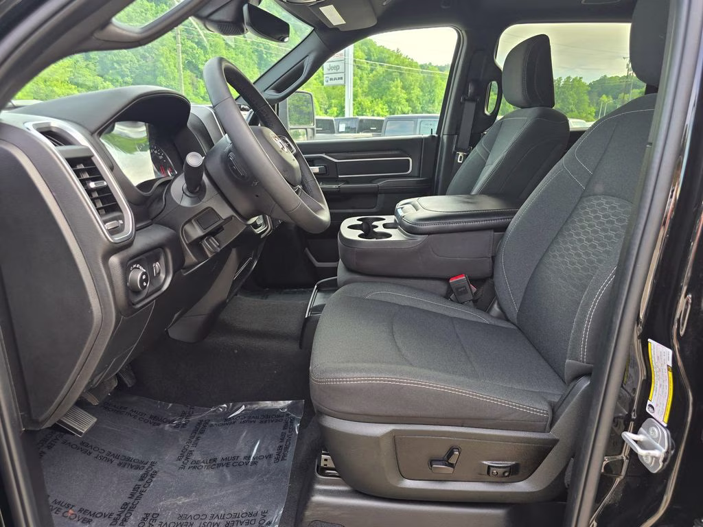 2025 Diamond Black Crystal Pearlcoat Ram 2500 Big Horn 4X4 Truck