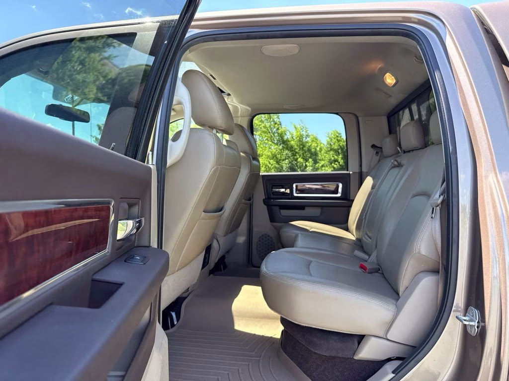 2010 Austin Tan Pearlcoat/Light Graystone Pearlcoat Dodge 2500 Laramie 4X4 Truck