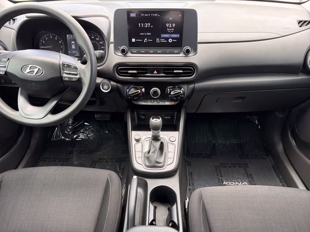 2023 Lunar White Hyundai Kona SEL FWD SUV