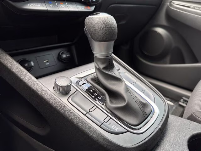 2023 Lunar White Hyundai Kona SEL FWD SUV