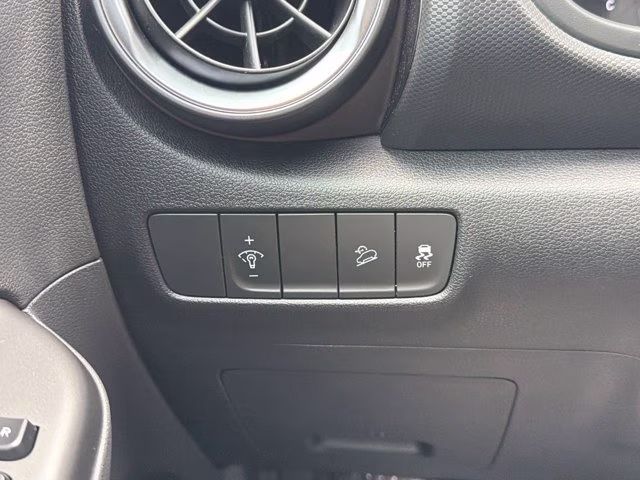 2023 Lunar White Hyundai Kona SEL FWD SUV