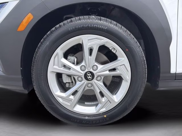 2023 Lunar White Hyundai Kona SEL FWD SUV