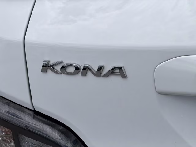 2023 Lunar White Hyundai Kona SEL FWD SUV
